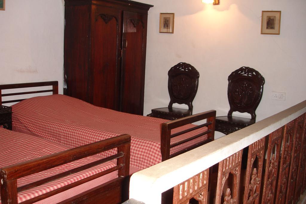 The Red House Bed & Breakfast Ooty Room photo