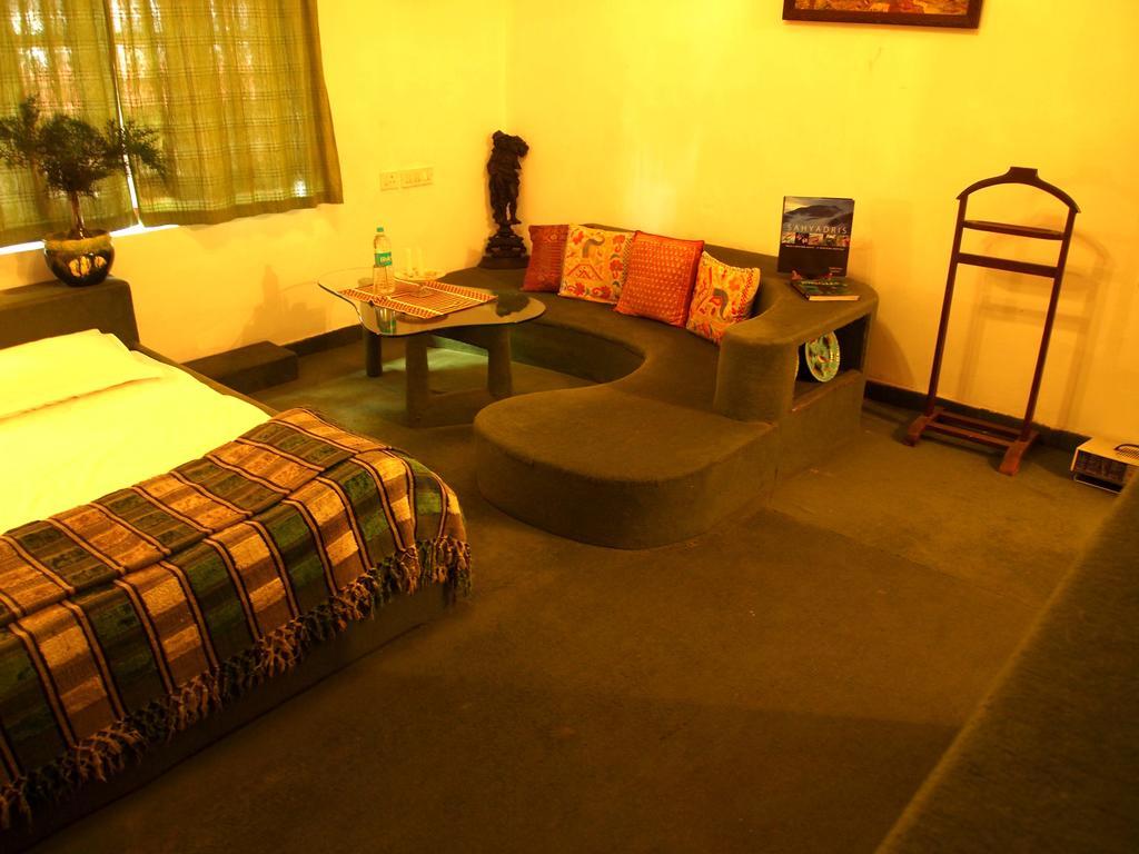 The Red House Bed & Breakfast Ooty Room photo